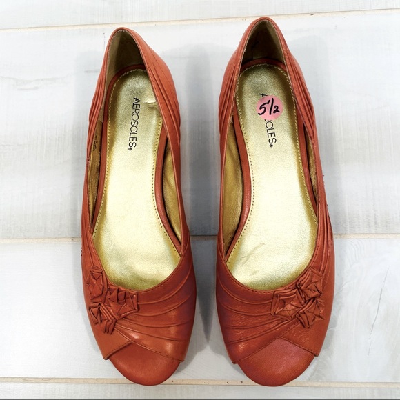 NEW Aerosoles Orange Leather Slip On Flats 5.5 - Picture 1 of 7